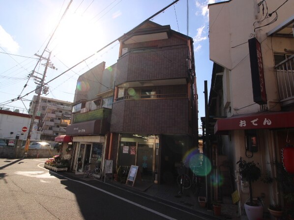 八幡館の物件外観写真